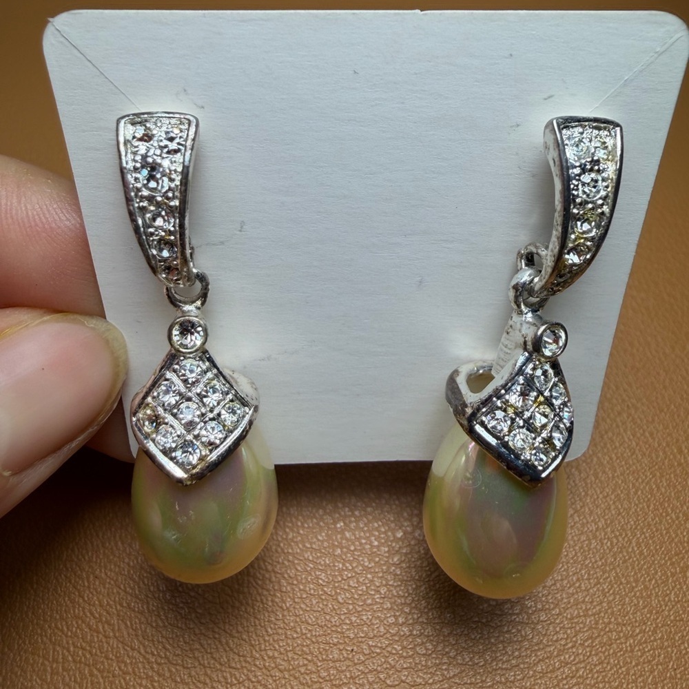 Vtg Signed Roman Faux Pearl & Rhinestone Drop Dangle Pierced Earrings - Picture 2 of 12